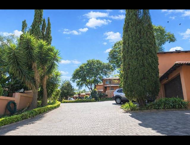 2 BEDROOM CLUSTER FOR SALE IN WATERKLOOF RIDGE